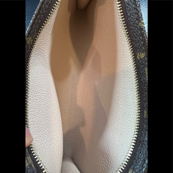 🚫SOLD🚫LV POUCH GM FAB SUPER ATTRACTIVE 7.85”x4.25 😍🔥😍 - Picture 7 of 15